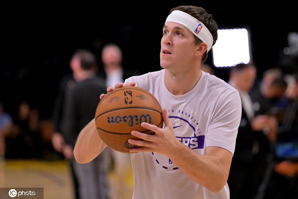 富保羅播客引發(fā)湖人內(nèi)亂 詹姆斯在借他逼走里夫斯？