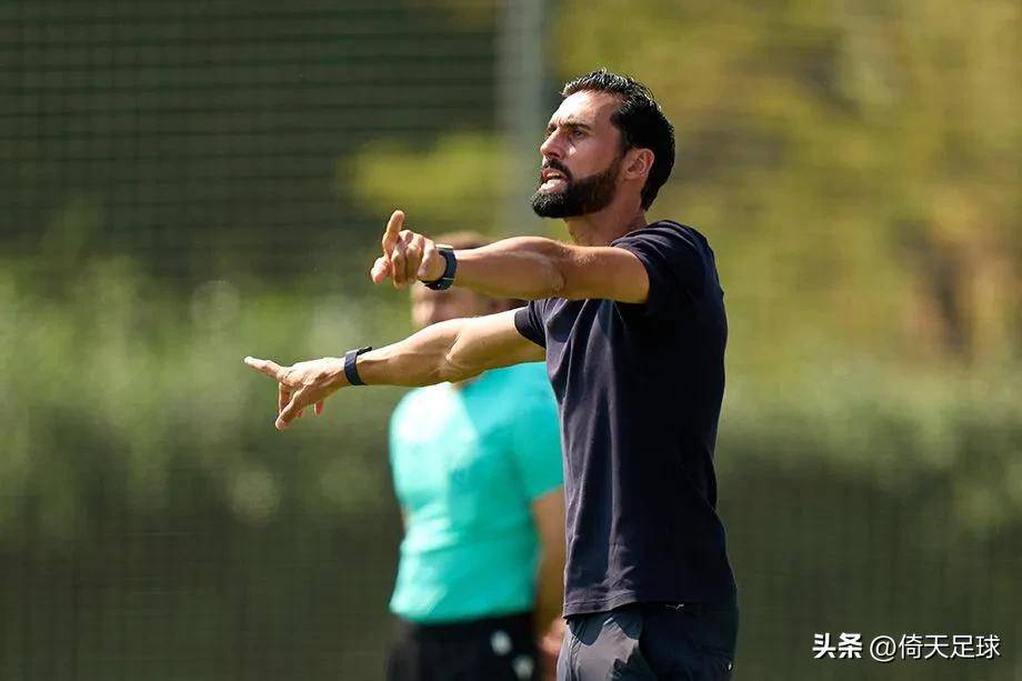 皇馬新帥阿韋洛亞他將證明自己堪比阿隆索，還是走齊達內(nèi)的道路？