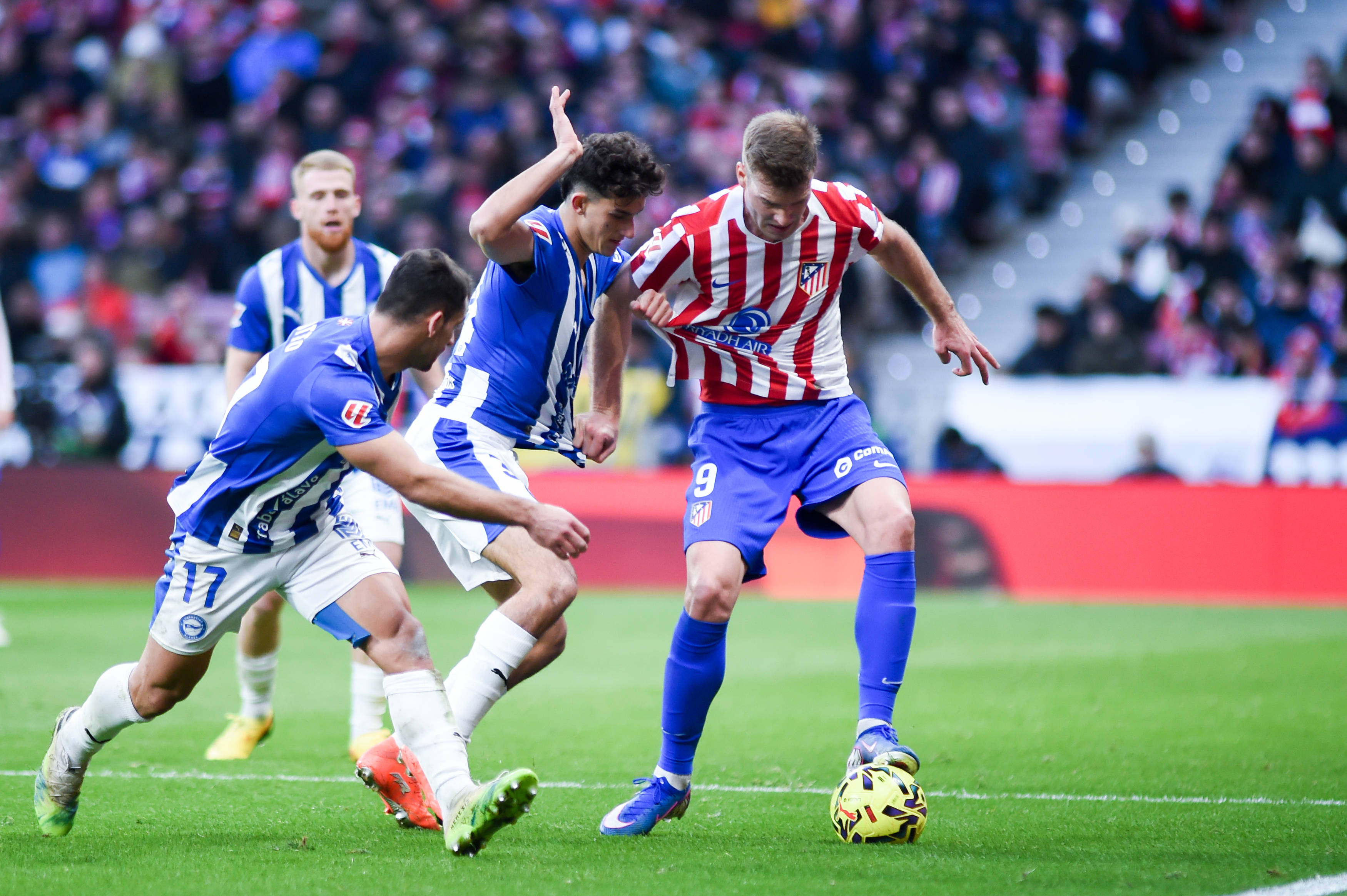 （體育）足球——西甲：馬德里競技勝阿拉維斯