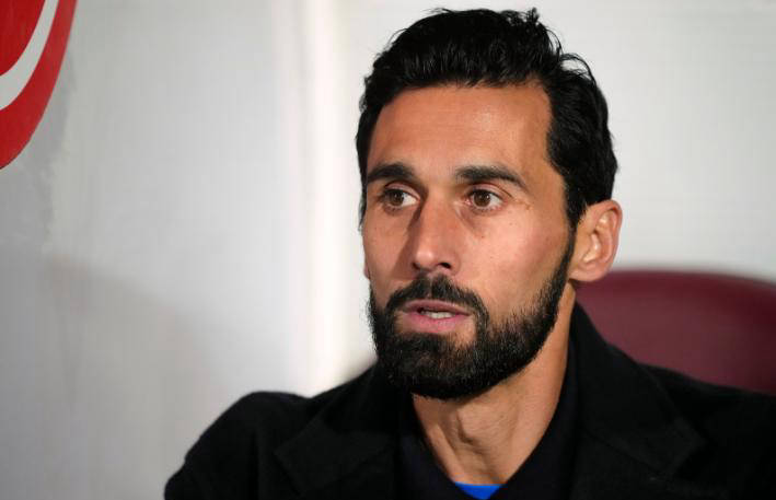 冬窗無動作，佛爺節省開支惹爭議，阿韋洛亞受壓，夏窗換帥成轉折點